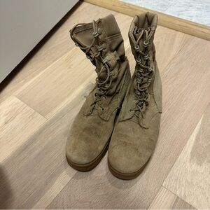 Army combat Boots - Desert, Men’s Size 5, Women’s Size 7